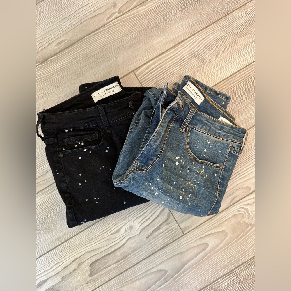 Social standard bundle of blue jeans and black jeans. Size 4